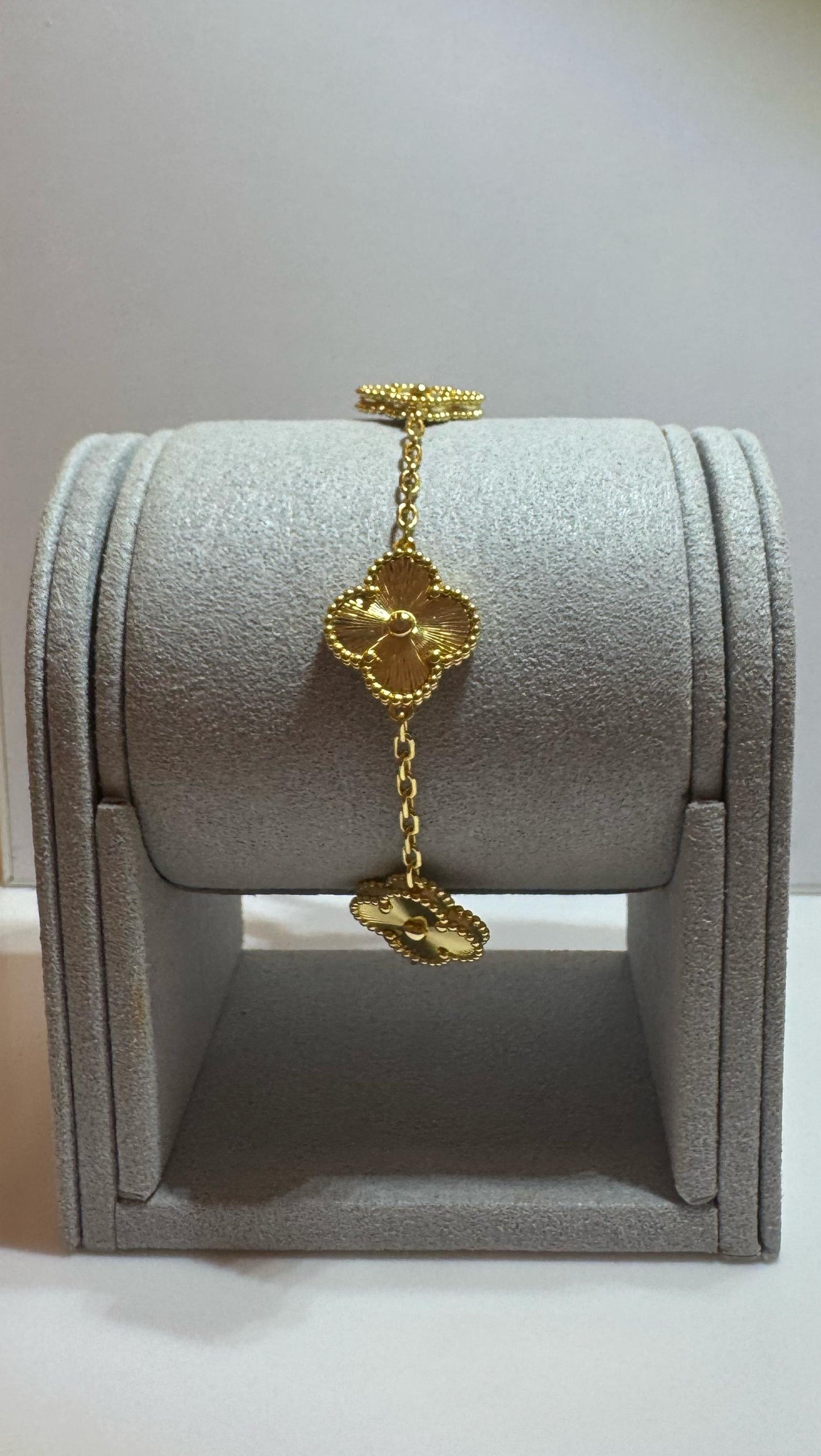5 clovers gold filled bracelet - all gold with no stone