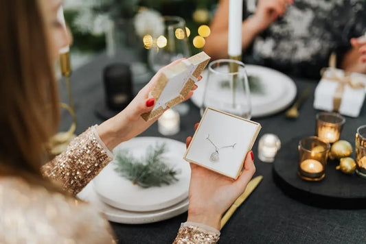 What Are the Top Trends in Christmas Jewelry This Year?