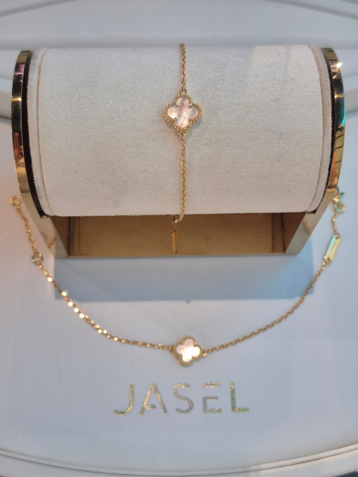 1 Clover Gold Small Mother of Pearl Bracelet