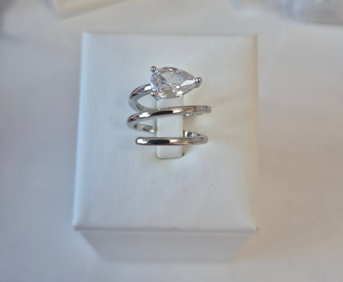 Teardrop Cut Spiral Ring